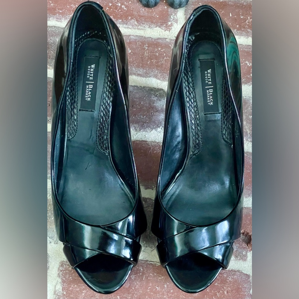 Size 8M black patent leather heels 👠 by White House Black Market